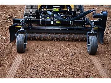 Close view of the Cat PR121 milling action